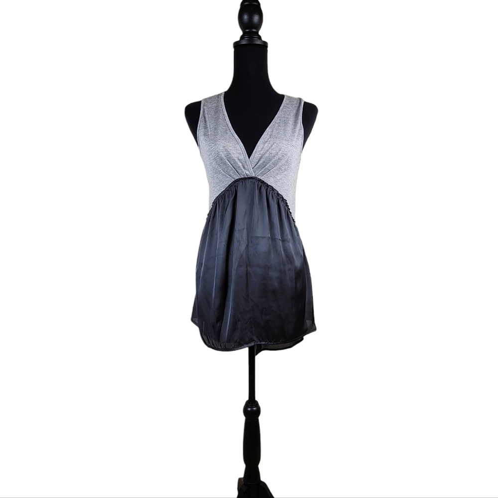 Daytrip Sleeveless V-Neck Top Size Small